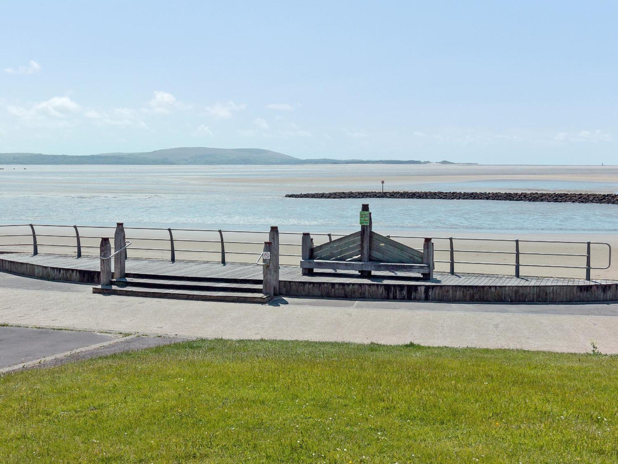 Beachlands Llanelli Bagian luar foto